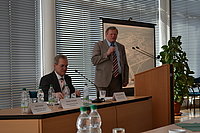 Herr Bürgermeister Pillau, Stadt Hermsdorf, erörtert Erfolgsaussichten eines Klageverfahrens und lädt zur Autobahnkonferenz im Frühjahr 2012 ein