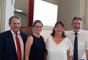 Jens Graf, Fanni Schmidt, Silke Kühlewind und Jann Jakobs bei der Präsentation