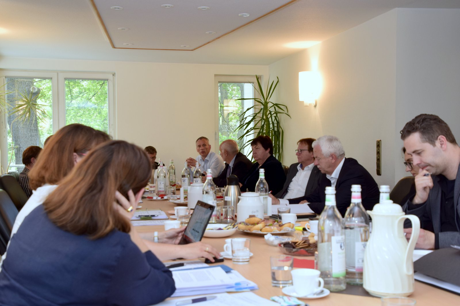 Teilnehmer der 32. Sitzung des Präsidiums des Städte- und Gemeindebundes Brandenburg